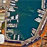2 Bedrooms Saint-tropez, Next To The Port بيت للعطل