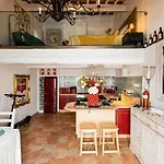 2 Bedrooms Saint-tropez, Next To The Port بيت للعطل سان تروبيه