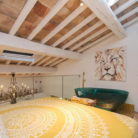 2 Bedrooms Saint-tropez, Next To The Port *