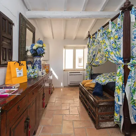 2 Bedrooms Saint-tropez, Next To The Port *