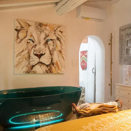 Ferienhaus 2 Bedrooms Saint-tropez, Next To The Port *