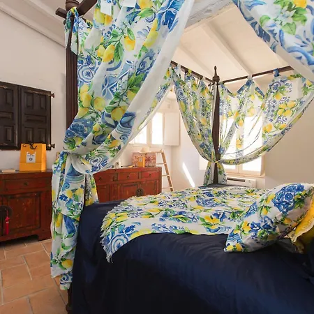Steps From The Port! Chic 2-bed In The Heart Of Holiday home Saint-Tropez