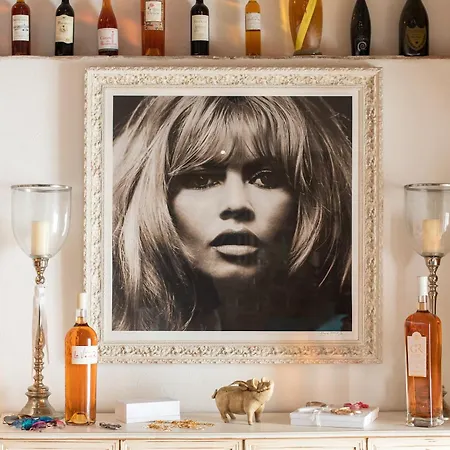 Vakantiehuis Steps From The Port! Chic 2-bed In The Heart Of Saint-Tropez