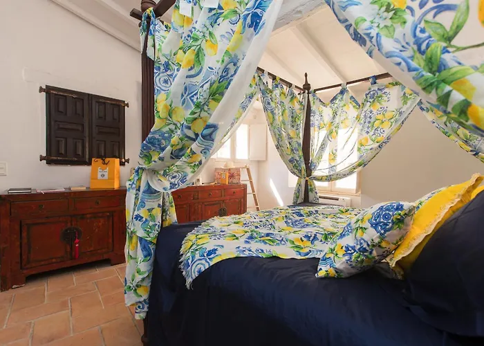 Steps From The Port! Chic 2-bed In The Heart Of Holiday home Saint-Tropez